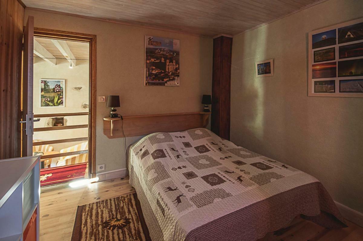 Gîte  Orée des bois Vertolaye Exterior foto